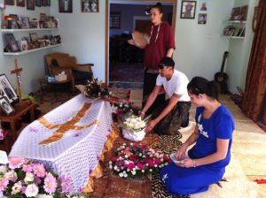 Vaito'elau, Krit & Alex Spending Time With Grandma