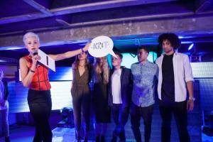 Kate Shows The Fans But We Still Don't Know Who Won